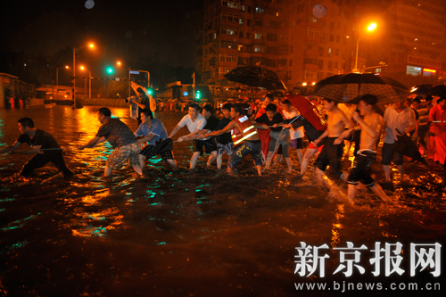 闲聊话题：北京大水 汽车安全 汽车用逃生救生锤