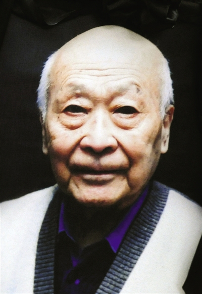 数百人送别京剧学泰斗刘曾复