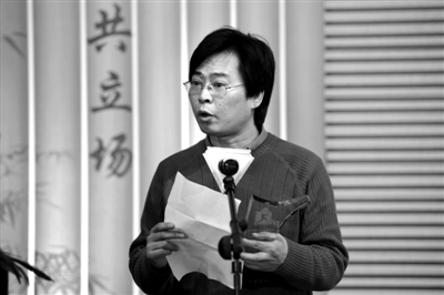 年度教育书获得者蔡朝阳在现场发表感言.